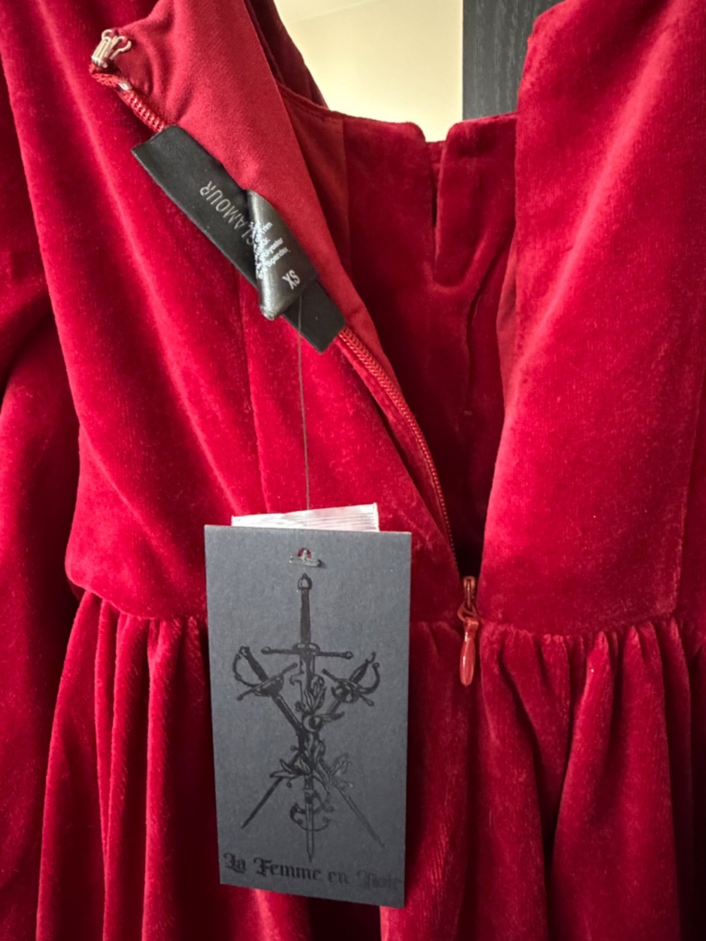 La Femme En Noir Haunted Beauty Victorian Dress in Crimson Size XS - Picture 3 of 3